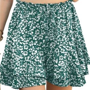 EGOCKAL size LARGE Floral Green Mini, Ruffled Tiered, Skort.